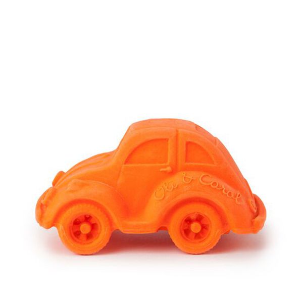 Juguete mordedor, diseño auto escarabajo, color naranjo, Oli & Carol Oli & Carol - babytuto.com